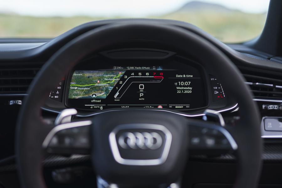 Панель приборов Audi RS Q8 2020 года  (UK) (фото 27 из 40)